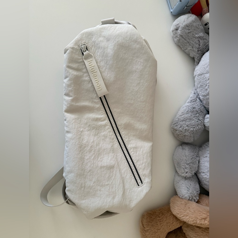 Lululemon fast track bag 10 L bone